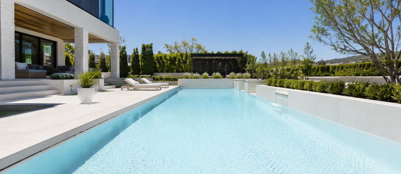 Alabaster installed in a pool
